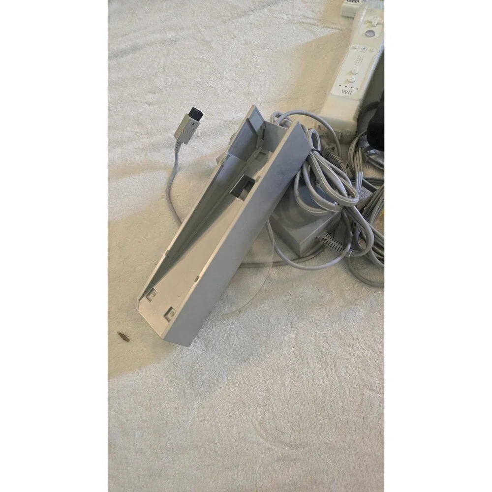 Wii RVL-001 With Madden And Tiger Woods Games